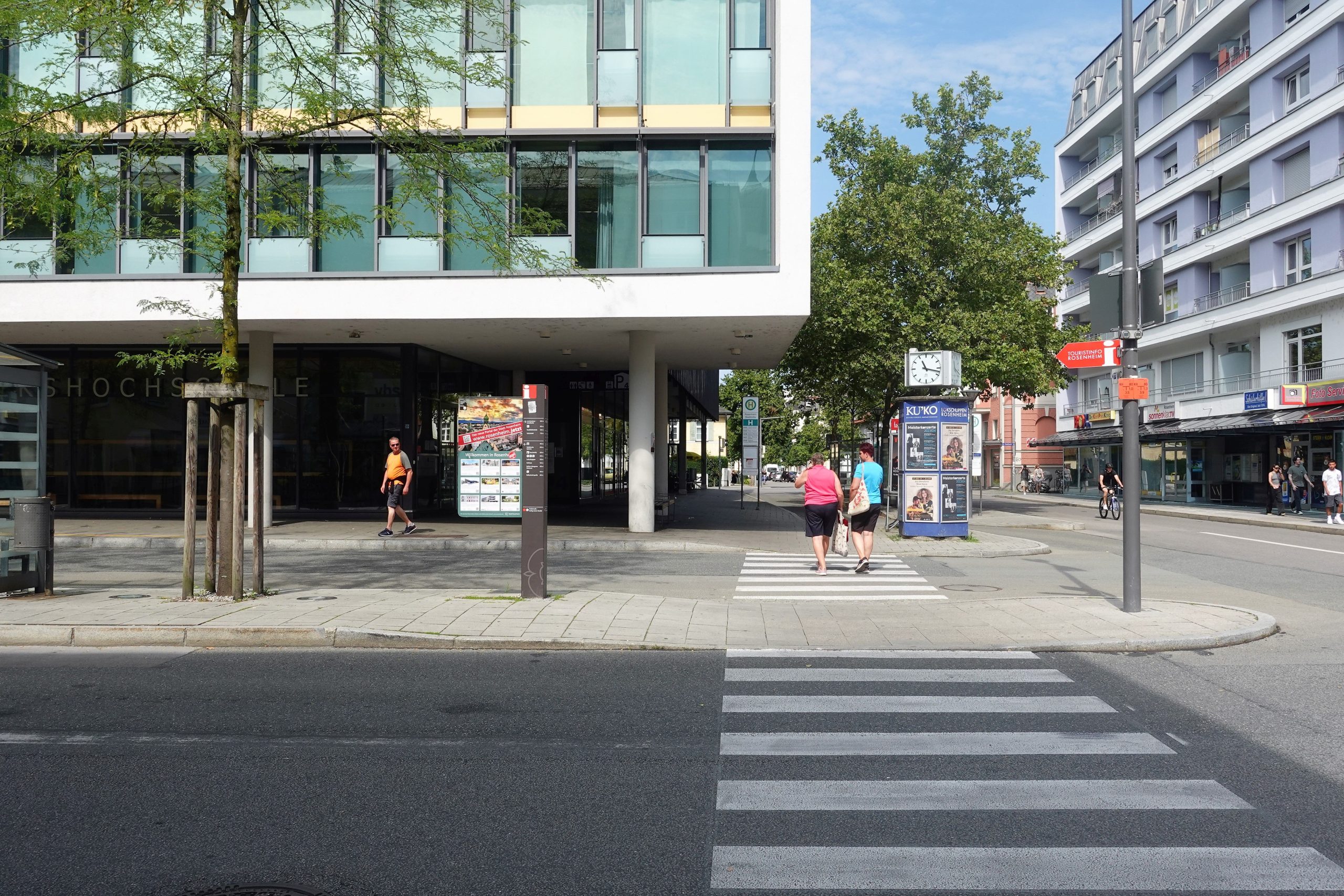 Neuer Zebrastreifen in der Stollstraße in Rosenheim. Foto: Innpuls.me