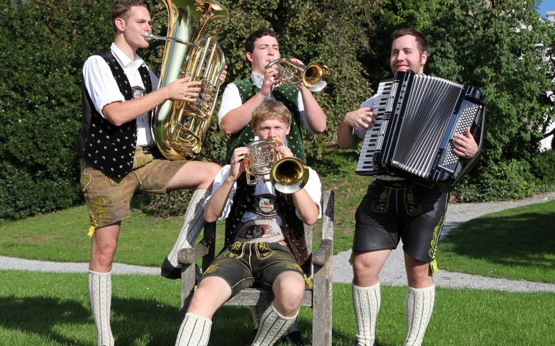 Volksmusi im Brunnenhof