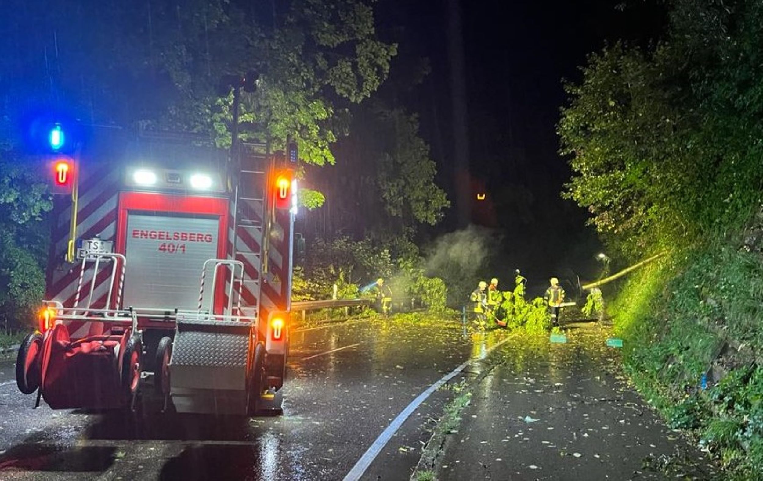 Rund 60 Einsätze mussten die Feuerwehren im Landkreis Traunstein infolge eines Gewitters in der Nacht auf den heutigen Freitag abarbeiten. Fotos: Kreisfeuerwehrverband Traunstein