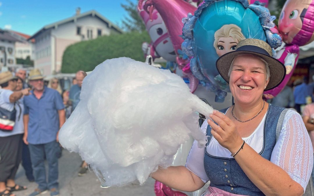 Markt mit Festprogramm in Aschau