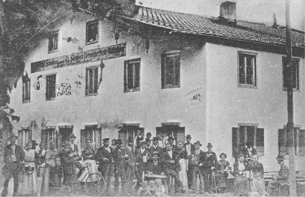 Schlosswirtschaft am Schlossberg im Landkreis Rosenheim in der Zeit um 1900. Foto: Archiv Herbert Borrmann
