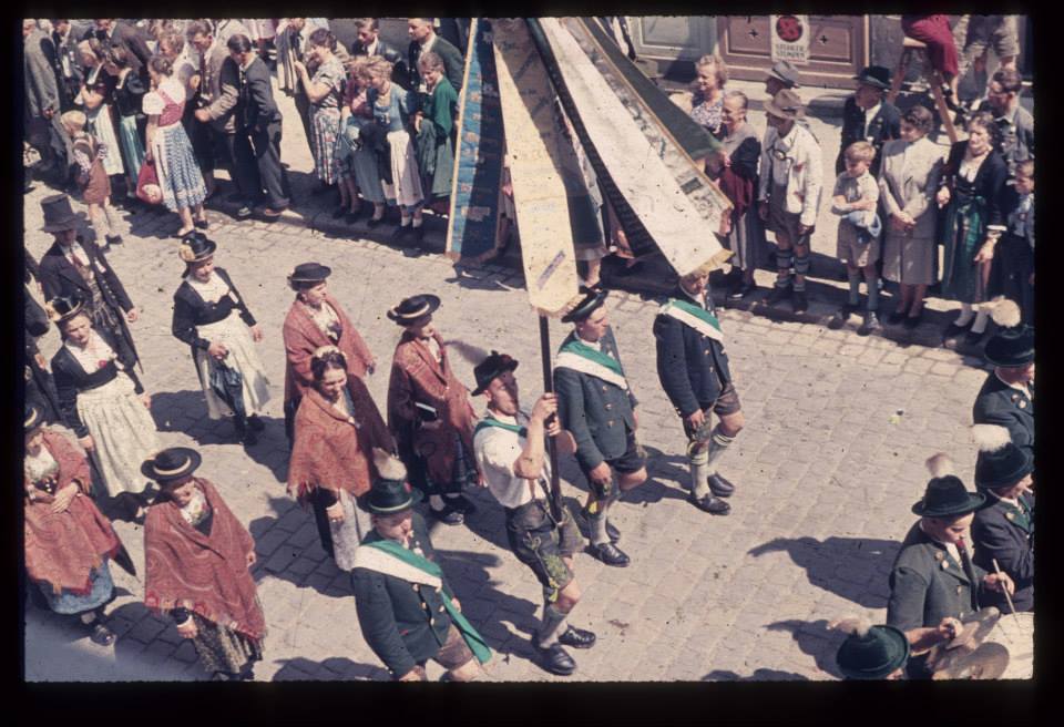 Festzug zum Rosenheimer Herbstfest im Jahr 1955. Foto: Archiv Herbert Borrmann