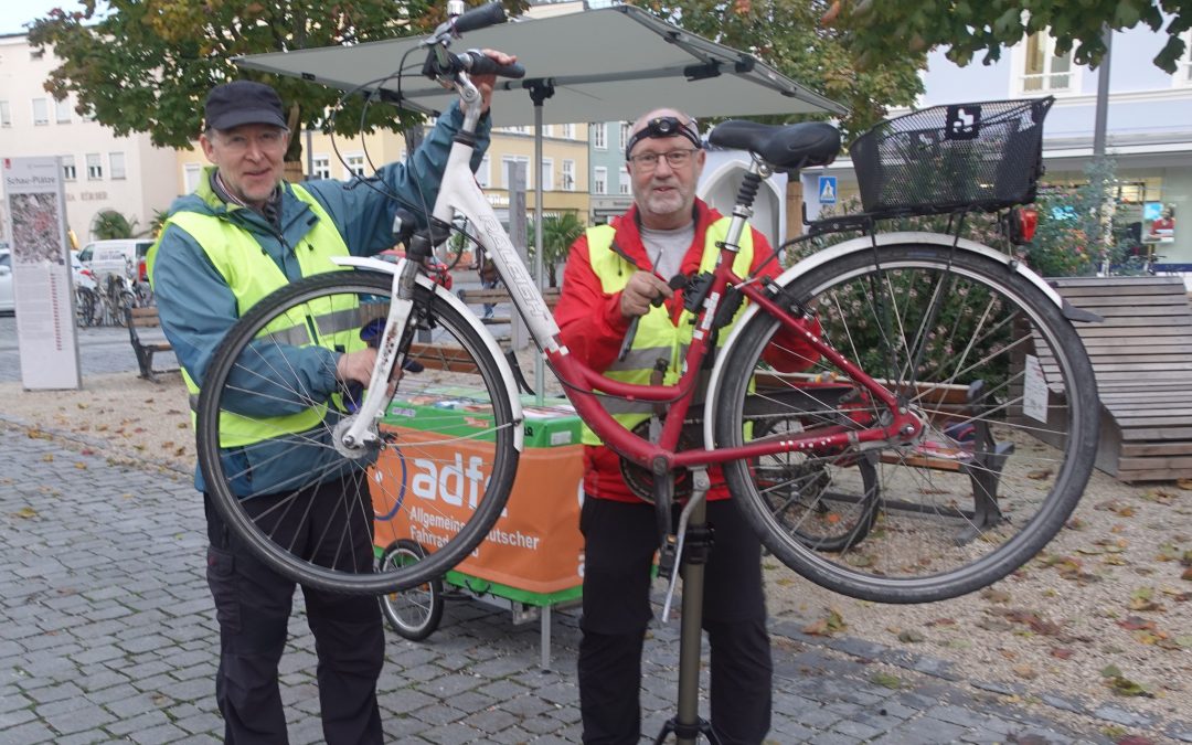 ADFC führte kostenlosen Radl-Lichtcheck durch