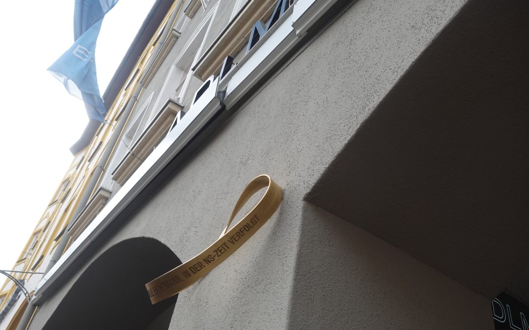 Erinnerungsschleife am Rosenheimer Ludwigsplatz beschädigt