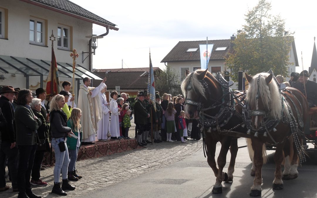 Leonhardiritt in Happing bei traumhaften Herbstwetter