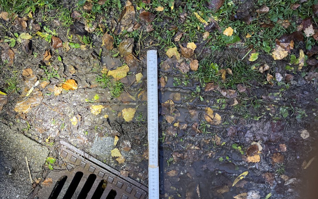 Schäden im Friedhof geben der Polizei Rätsel auf