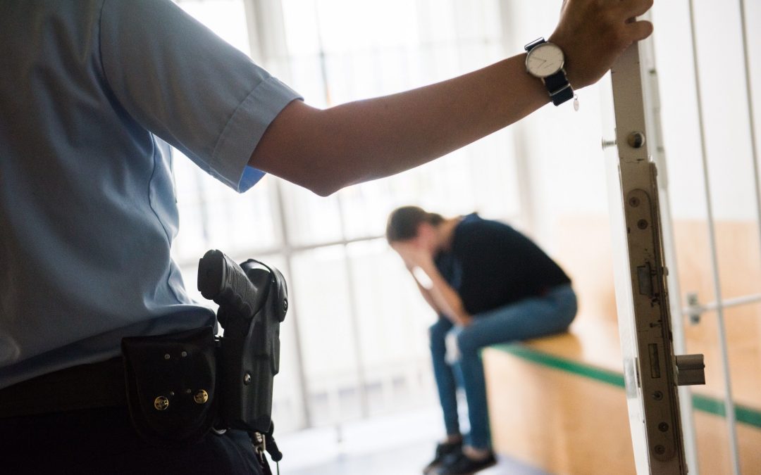 Vergangenes Drogenproblem holt Frau am Flughafen München ein