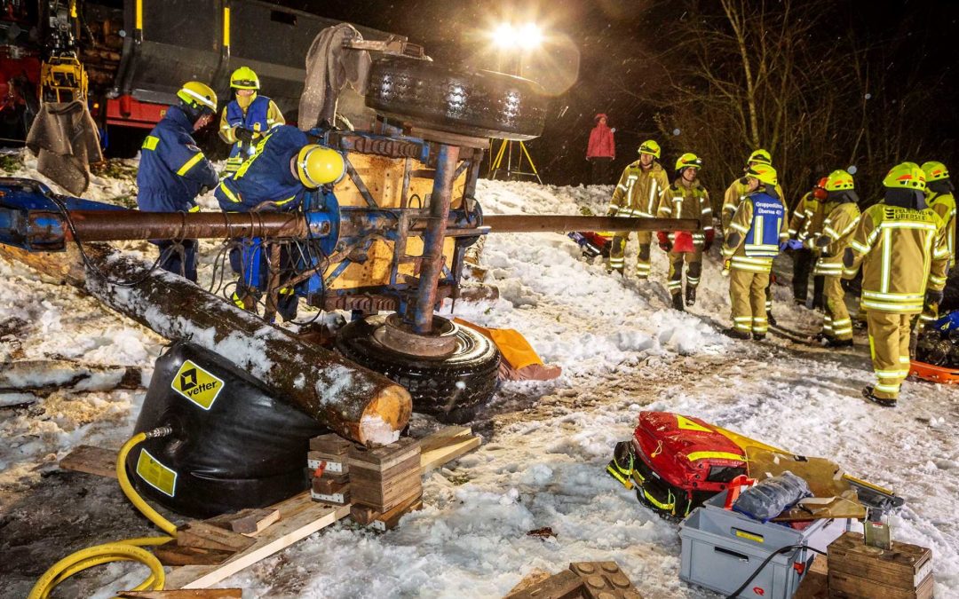 Spektakuläre Jahresabschlussübung in Almau