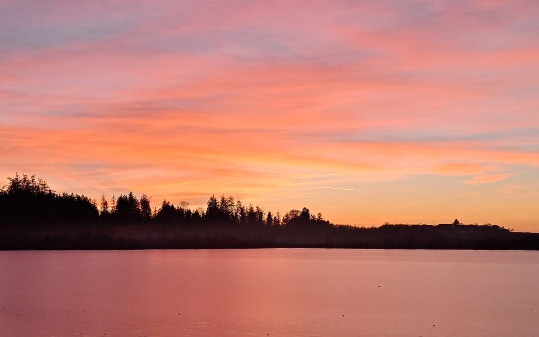 Traumhafter Sonnenuntergang am Hofstätter See