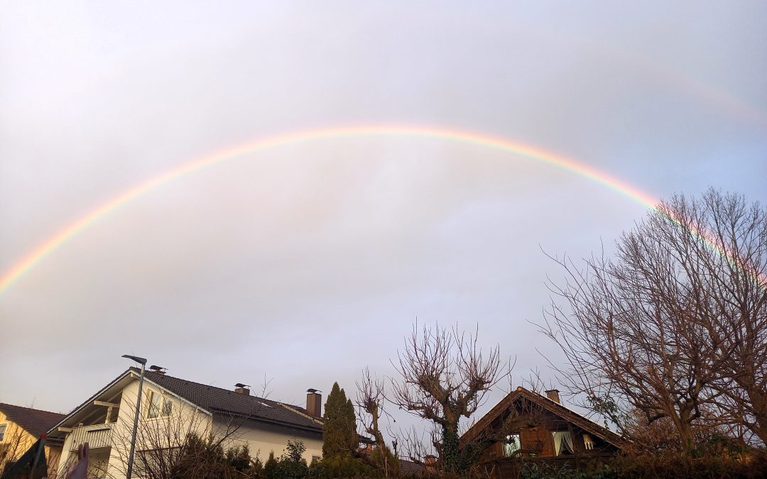 Der Tag beginnt mit einem Regenbogen