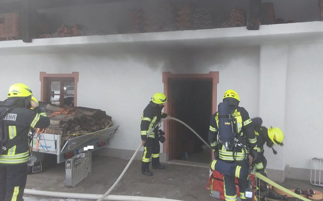 Feuerwehr Traunstein kann Werkstattbrand zügig löschen