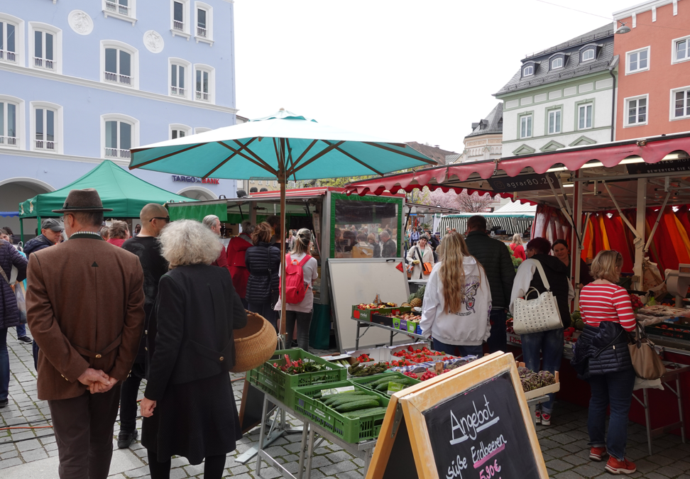 Gute Stimmung beim erweiterten Grünen Markt in Rosenheim