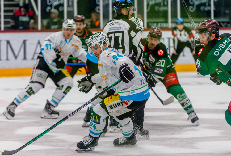 Eishockey-Spiel Starbulls Rosenheim gegen Bietigheim Steelers am 18. März 2024. Fotos: Copyright Ludwig Schirmer / Peter Lion