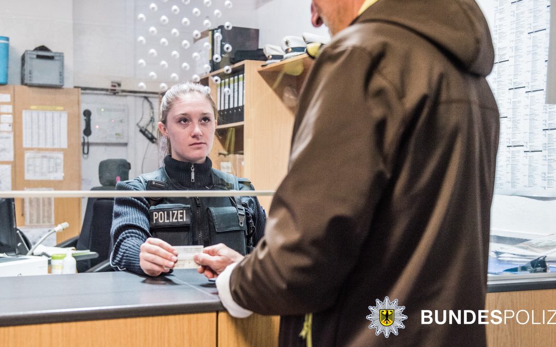 Trickdiebe in Münchner S-Bahnstation: Kameras im Wert von 25.000 Euro gestohlen