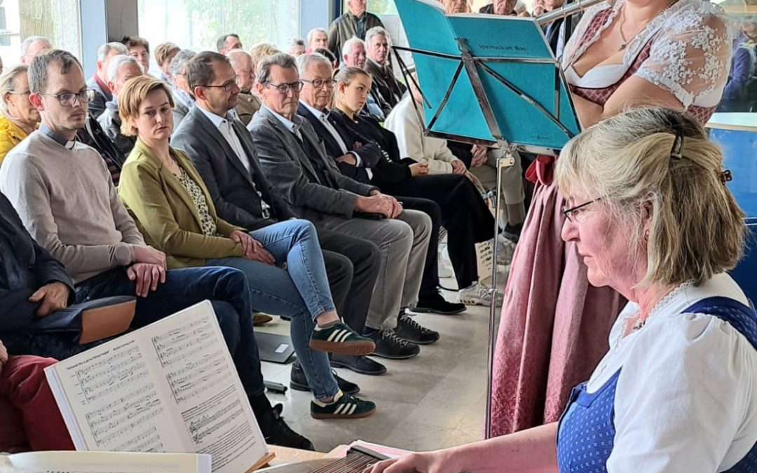 Ausstellung mit Werken von Felix Bibus in Pang eröffnet