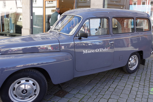 An diesem Wochenende "27.4. und 28.4.2024) heißt es wieder "Rosenheim in Bewegung". Im Zentrum der Veranstaltung stehen wieder die Automobil-Aussteller der Region. Sie präsentieren die neuesten Modelle - und diese stoßen bei den Passanten nach wie vor auf reges Interesse. 