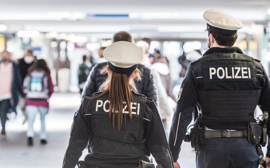 Angriff am Pasinger Bahnhof: 36-jähriger verletzt 3 Personen