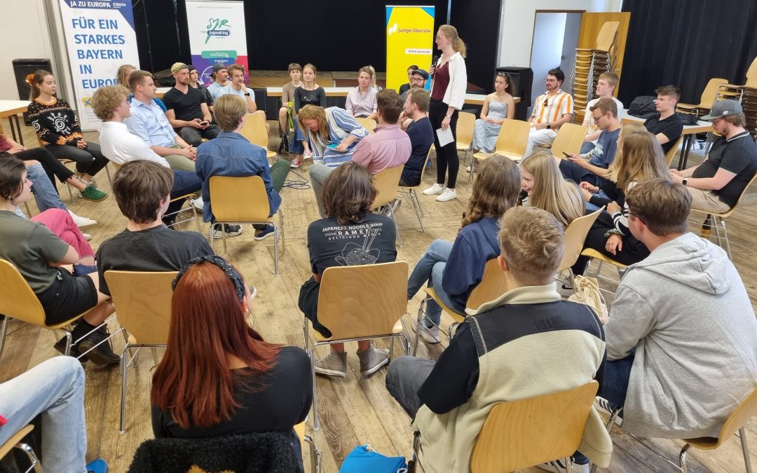 Lebhafte Diskussion über Europapolitik beim Stadtjugendring Rosenheim