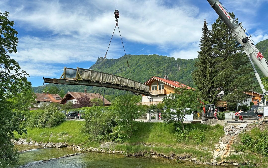 Sollinger Steg über die Prien in Aschau ausgehoben