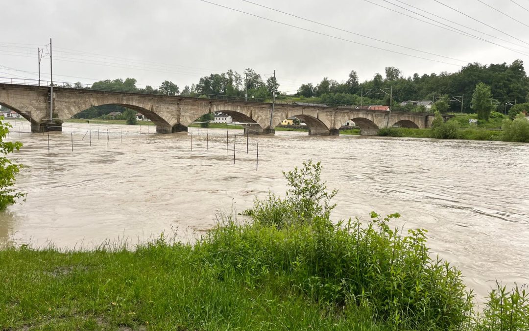 Hochwasser: 23-jähriger in den Inn gesprungen