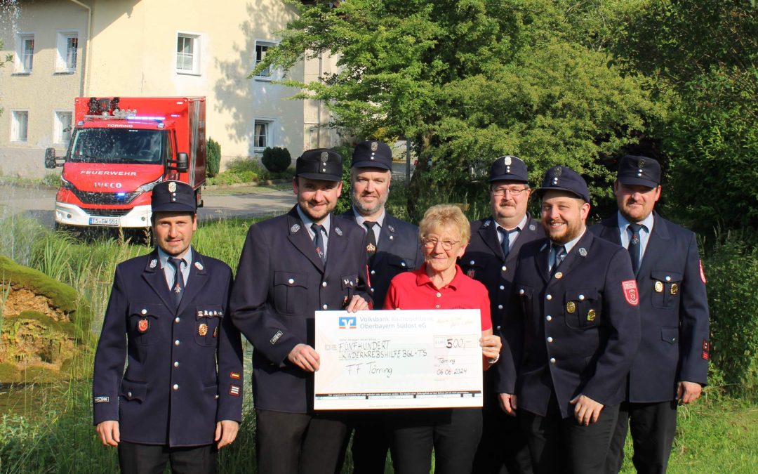 Die Feuerwehr Törring spendet 1000 Euro