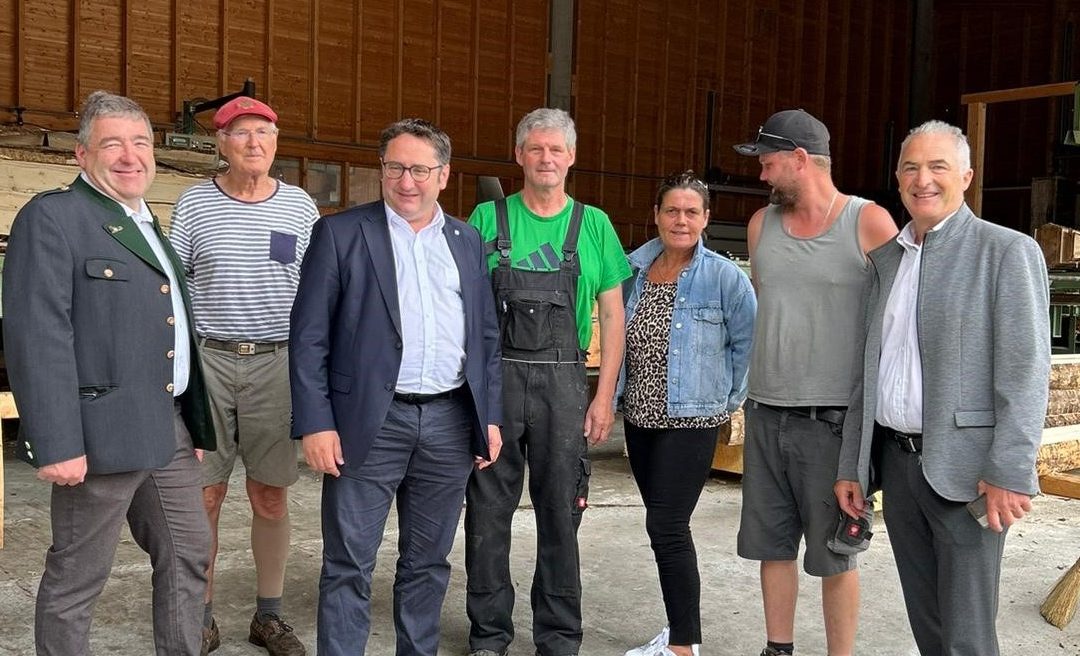 Staatssekretär Tobias Gotthardt (FW) zu Gast bei Halfinger Sägewerk