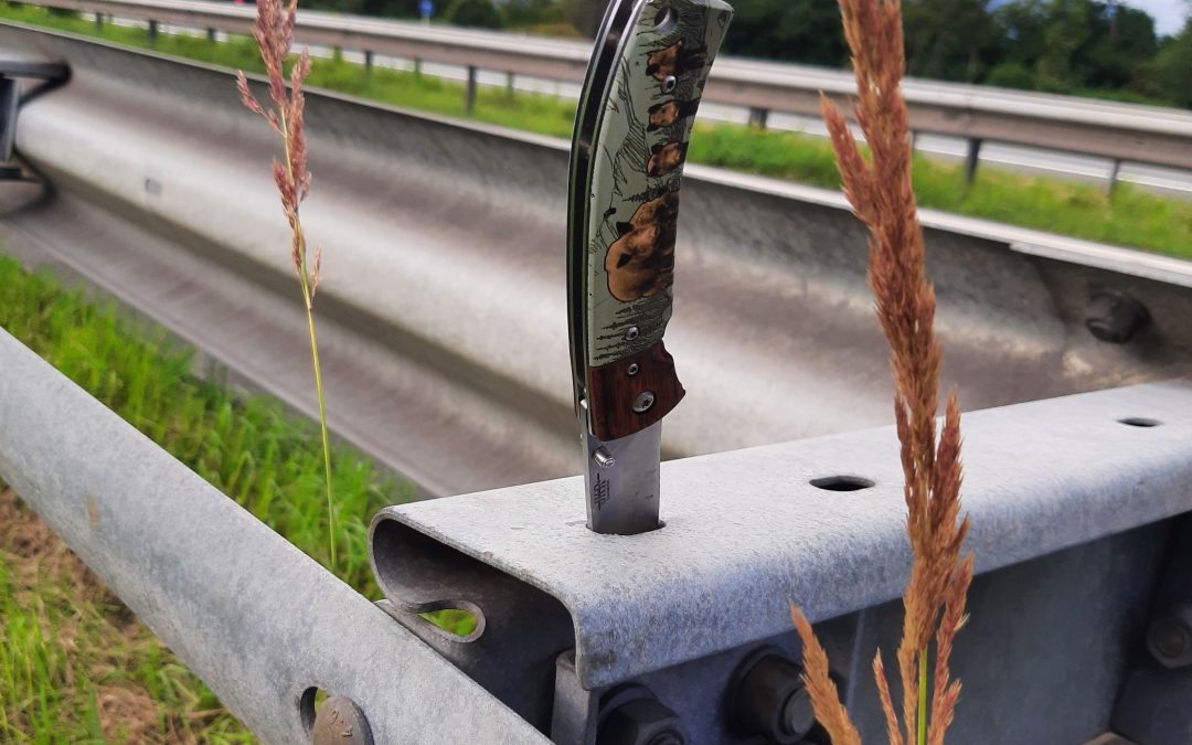 Barfuß, mit Messer bewaffnet auf Inntalautobahn unterwegs