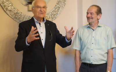 Der frühere Ministerpräsident Edmund Stoiber besucht seine frühere Schule