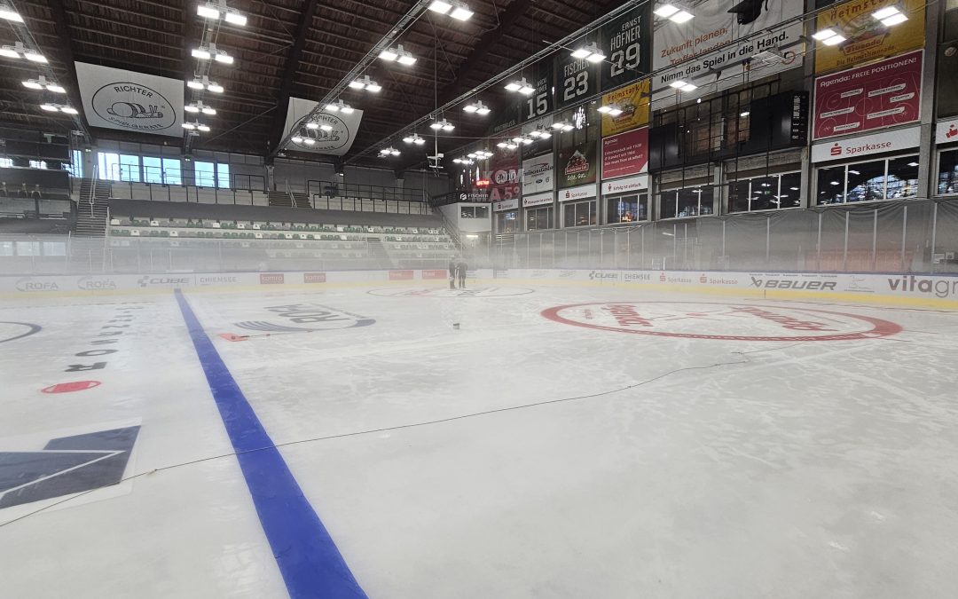 Das Eis im Rosenheimer Eisstadion ist fast fertig