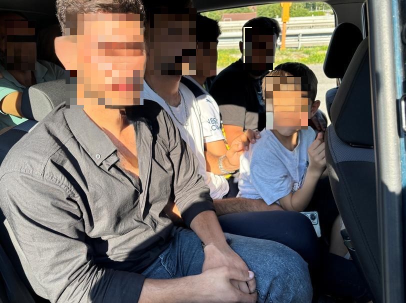 Bundespolizei stoppt Auto mit elf Migranten