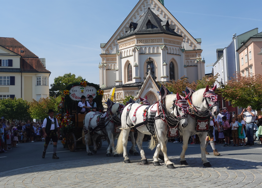 Rosenheimer Wiesn 2024: O`zapft ist!