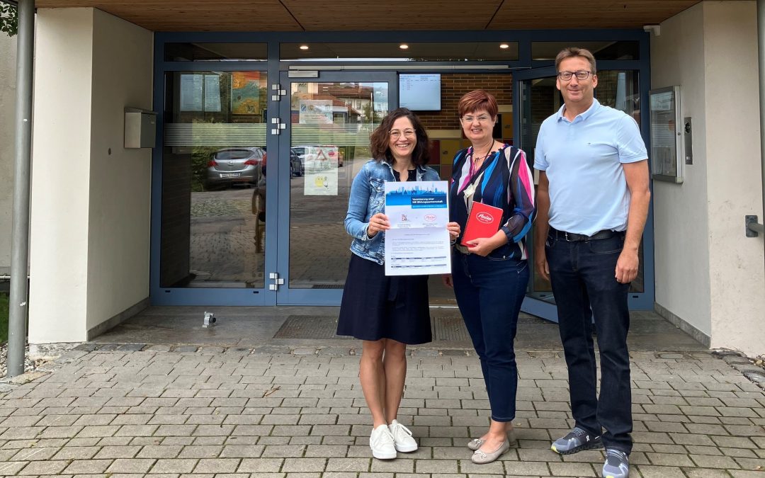 Dritte IHK-Bildungspartnerschaft für Michael-Ende-Schule in Raubling