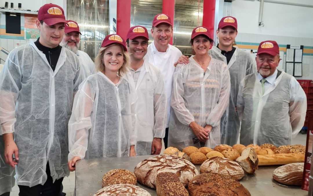 Bundestagsabgeordnete Daniela Ludwig besucht Bäckerei Miedl