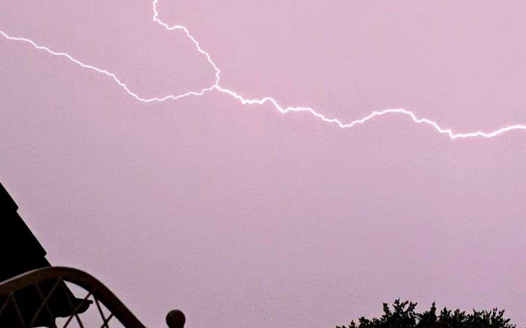 Blitz-Licht-Gewitter am Abend über der Region Rosenheim