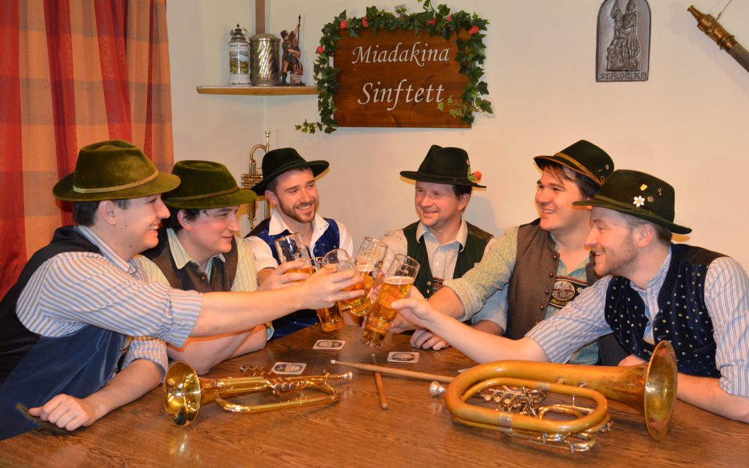 Bayerische Musi mit dem Miadakina Sinftett