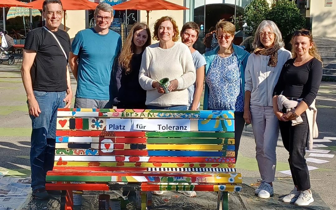 „Platz für Toleranz“ vor der Stadtbibliothek Rosenheim