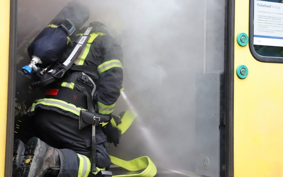 Feuerwehren trainierten Brandeinsatz im Zug