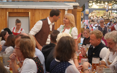 Gute Stimmung beim Rosenheimer Stadtrat auf der Wiesn