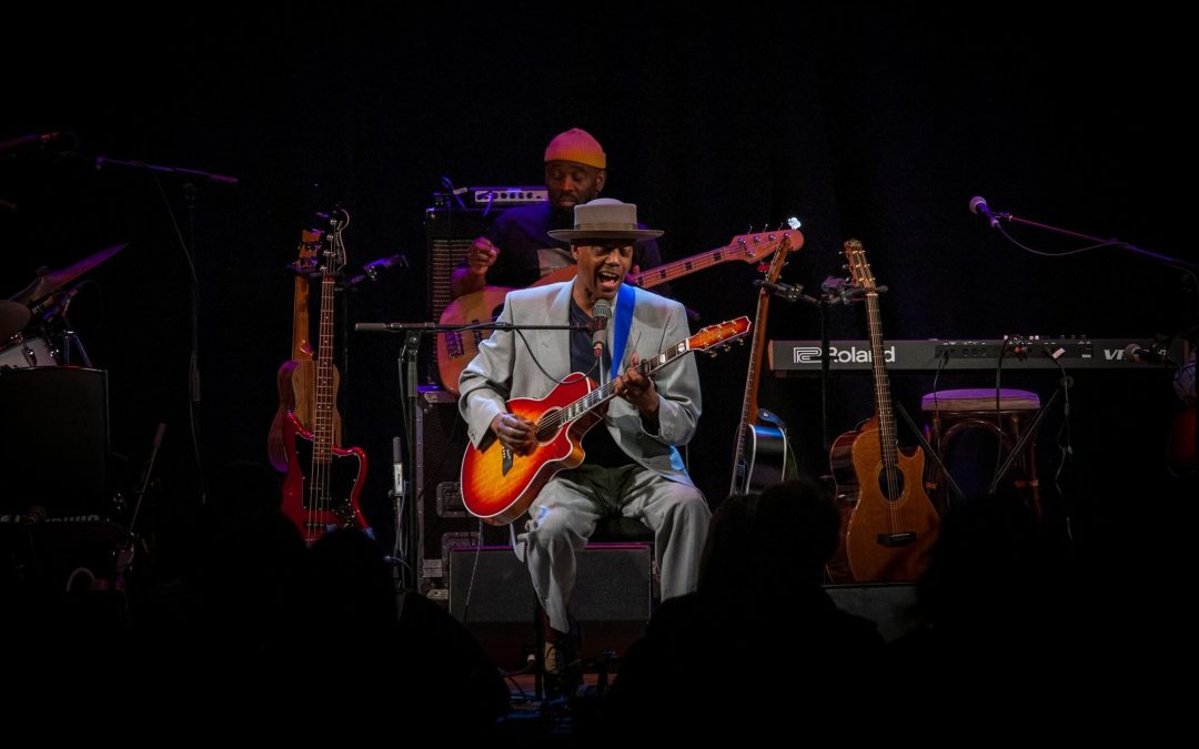 Eric Bibb bei den Bad Aiblinger „Saitensprüngen“