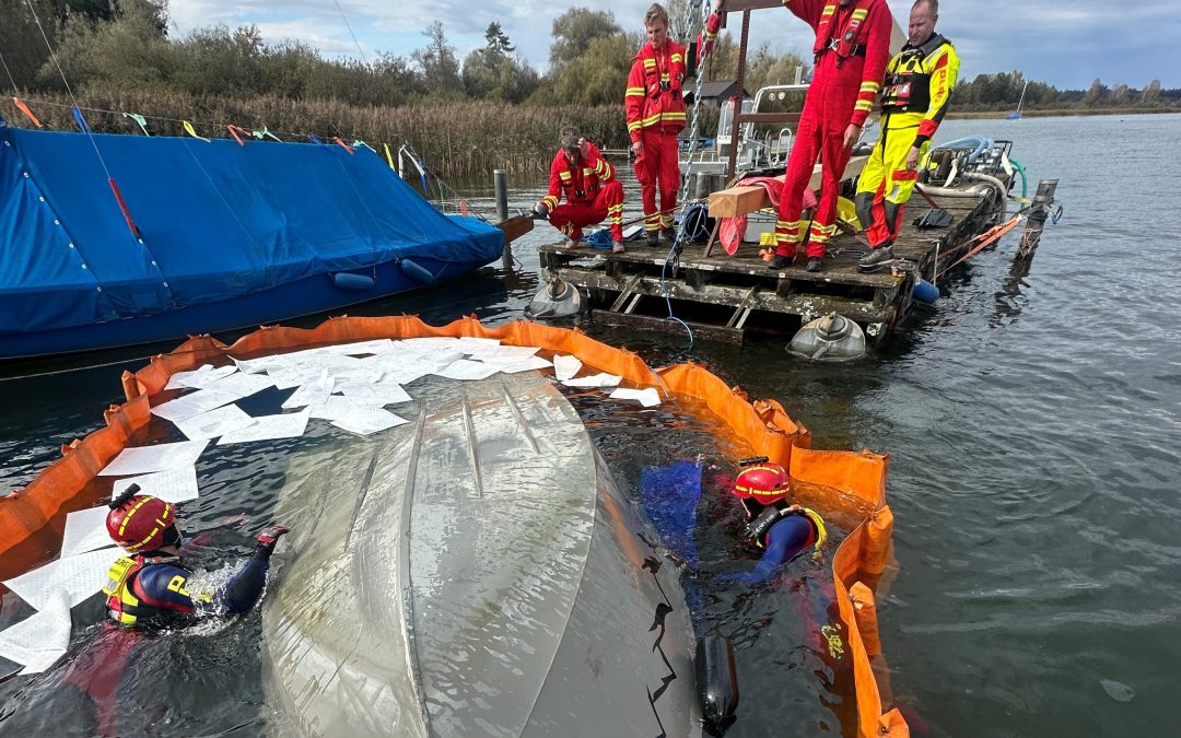 Sturm lässt Motorboot am Chiemsee sinken – Aufwändige Bergungsaktion