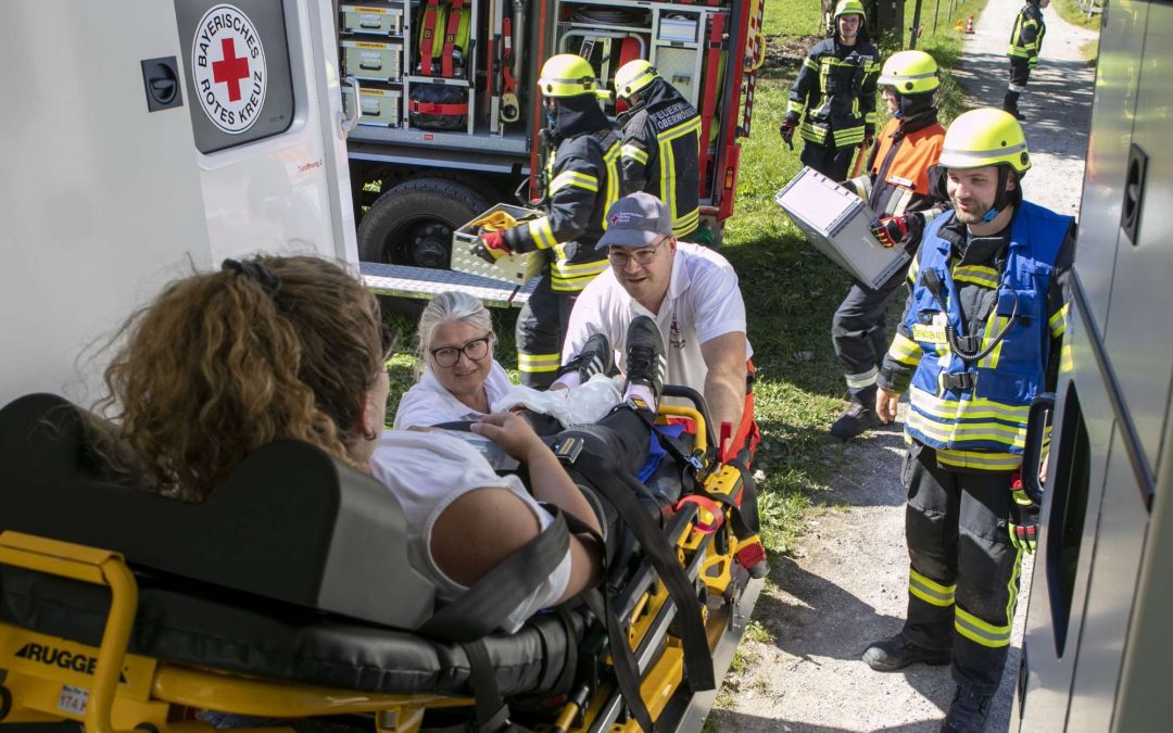 Rottau: Fordernder Übungsnachmittag für Feuerwehr und Rettungsdienst