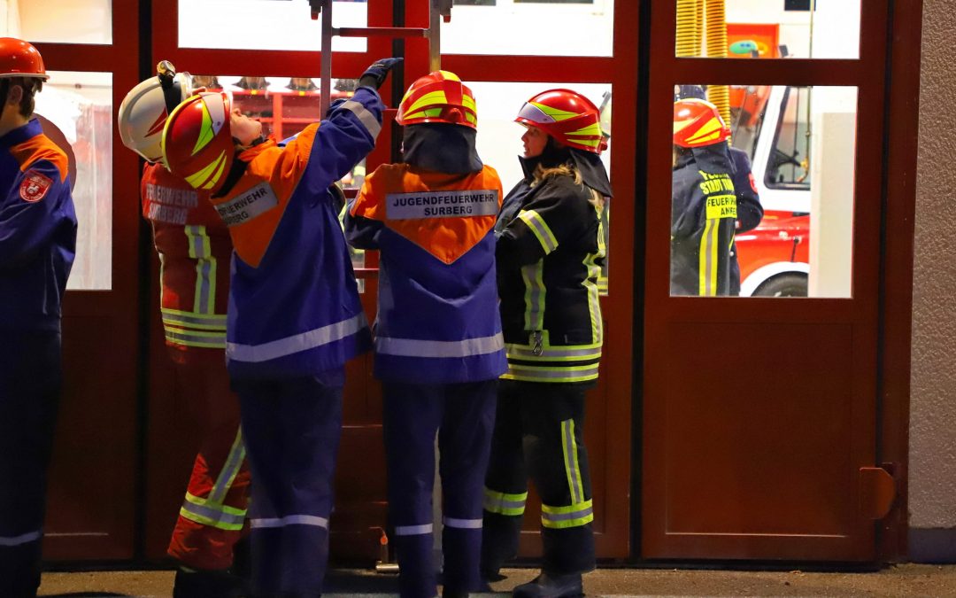 23 Nachwuchskräfte der Feuerwehr meistern Lehrgang