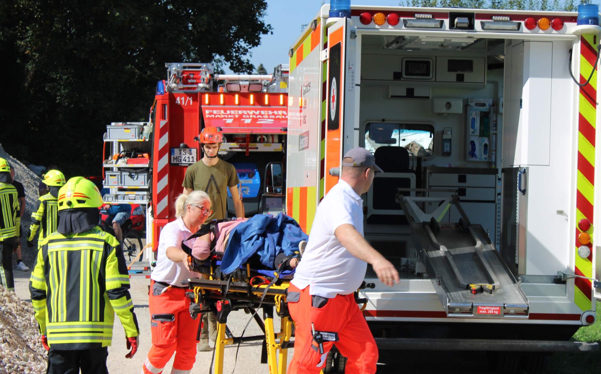 Übungsnachmittag von Feuerwehr und Rettungskräften in Rottau: Fotos: Hubert Hobmaier, Wolfgang Gasser, Kreisfeuerwehrverband Traunstein, Lukas Hofmann, Feuerwehr Rottau, Luis Pleyer, BRK-Kreisverband Traunstein