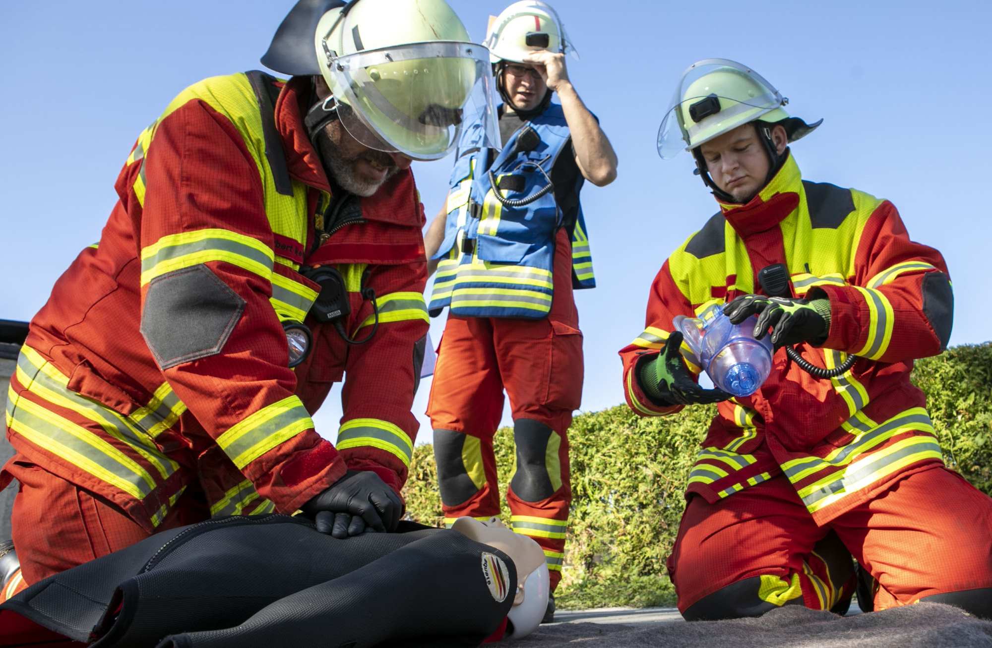 Übungsnachmittag von Feuerwehr und Rettungskräften in Rottau: Fotos: Hubert Hobmaier, Wolfgang Gasser, Kreisfeuerwehrverband Traunstein, Lukas Hofmann, Feuerwehr Rottau, Luis Pleyer, BRK-Kreisverband Traunstein