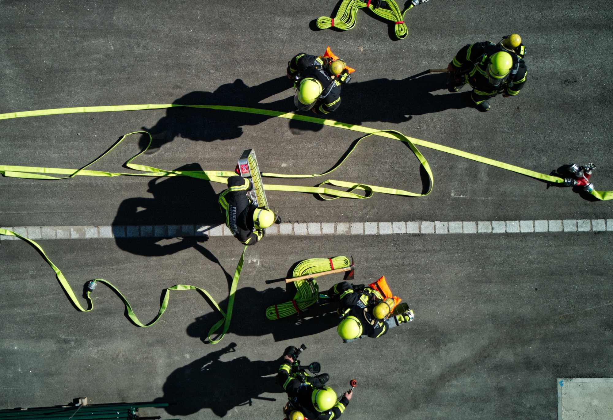 Übungsnachmittag von Feuerwehr und Rettungskräften in Rottau: Fotos: Hubert Hobmaier, Wolfgang Gasser, Kreisfeuerwehrverband Traunstein, Lukas Hofmann, Feuerwehr Rottau, Luis Pleyer, BRK-Kreisverband Traunstein