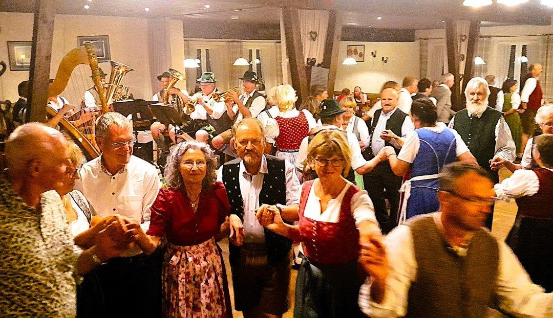 Gute Laune beim Erntetanz des Volkstanzkreis Rosenheim