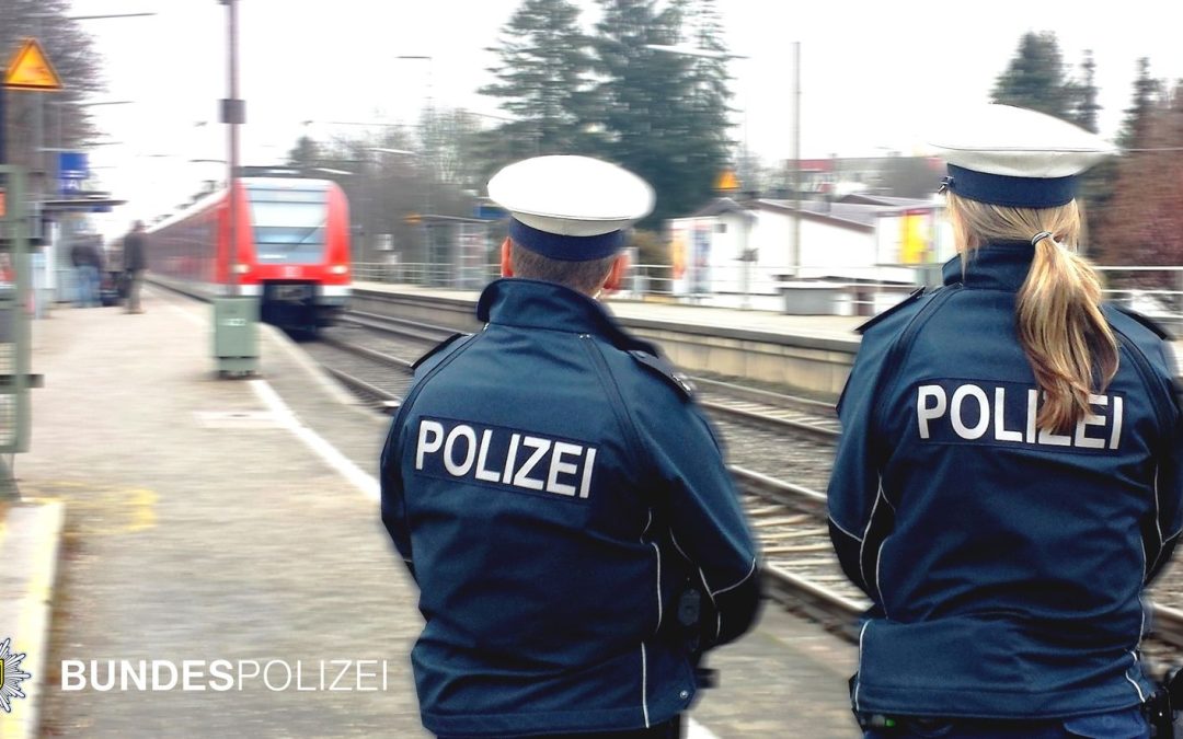 Bahnhof Pllanegg: Man stellt sich ins Gleis und blockiert S-Bahn