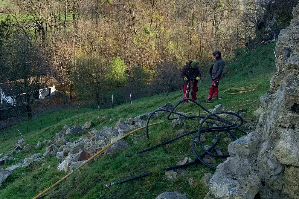 Burg Falkenstein: Hang und Burgmauer werden weiter stabilisiert