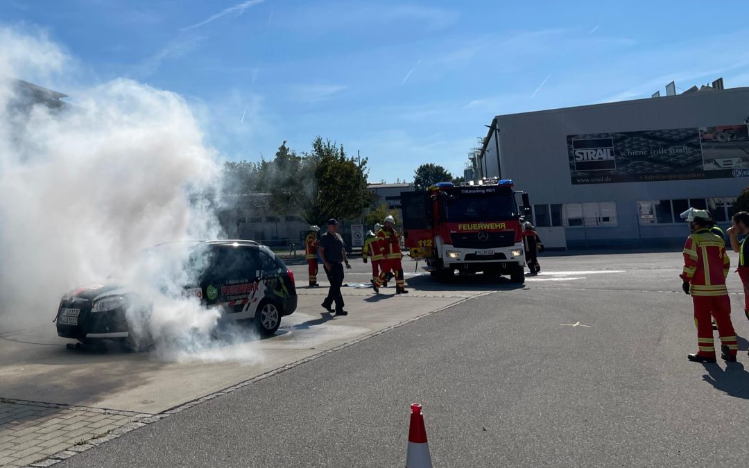 Praxistraining „Elektrofahrzeug“ für Feuerwehren