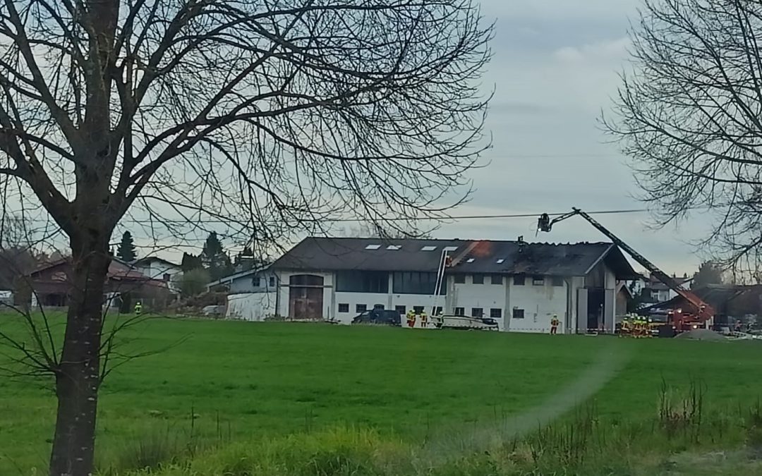 Thansau: Hoher Sachschaden nach Brand in Lagerhalle